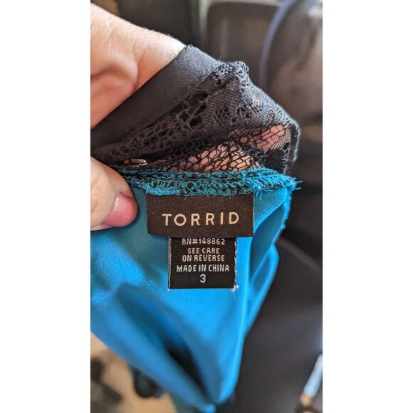 Teal Black-Trimmed Sleeveless Double-Layered Torrid Tank Top With Lace Back Size - Picture 3 of 5